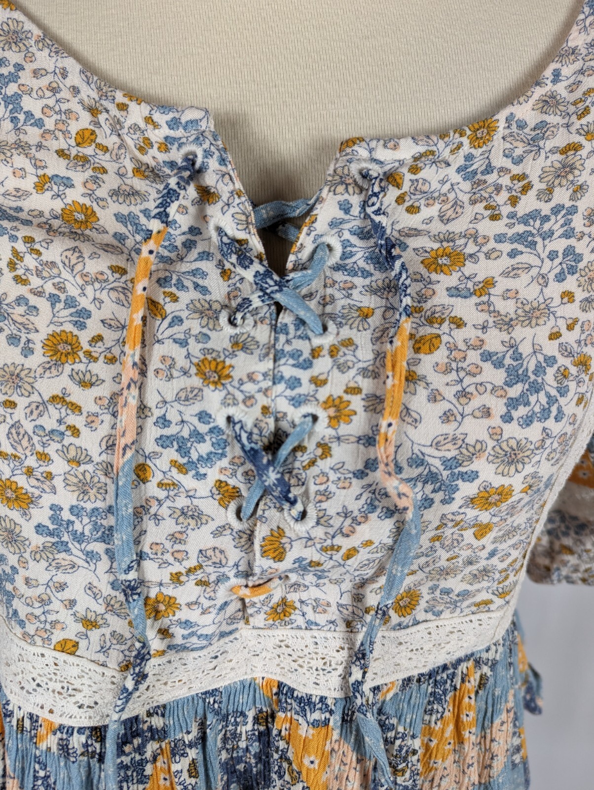 American Eagle Patchwork Cropped Floral Short Sle… - image 5