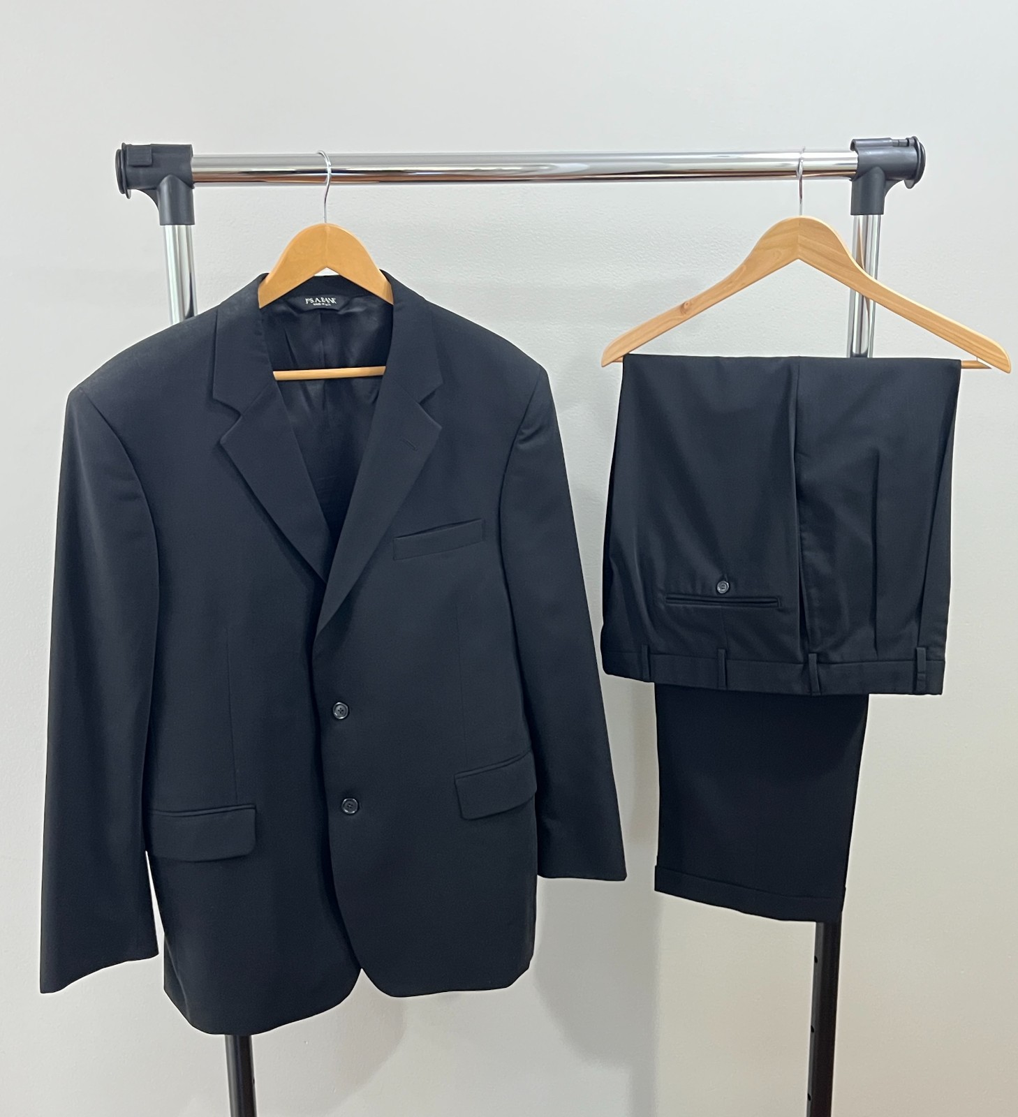 Men's Suit - JOS. A. BANK, 44 Regular, 38 Waist, Black, Pre-owned Excellent