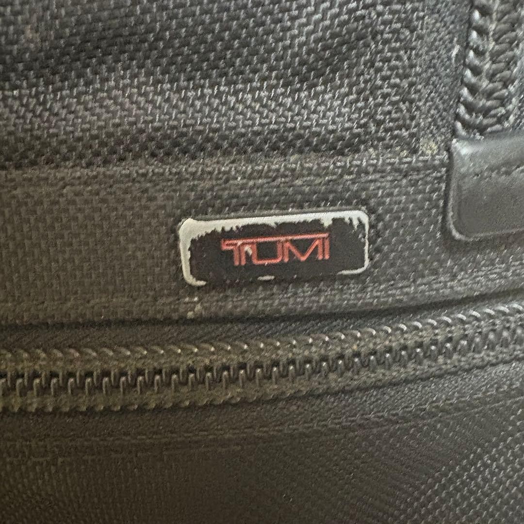 TUMI Compact Large Screen Computer Briefcase 48cm… - image 6