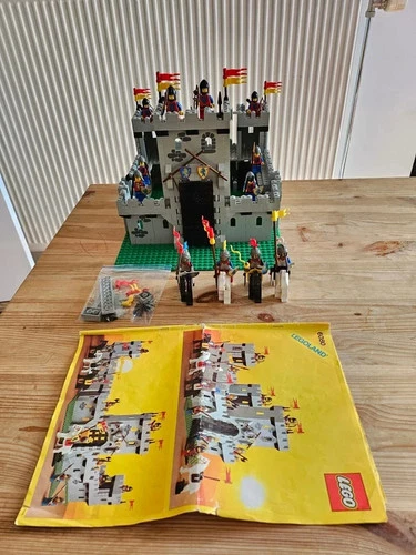 Lego 6080 Lion Knights King's Castle + Extras
