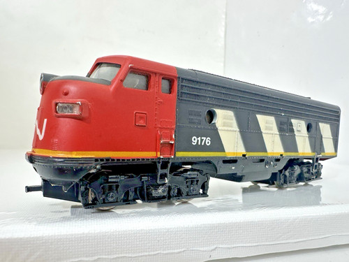 Locomotora diésel vintage escala HO CN F9A 9176 Mehano Yugoslavia | Condition: Used
