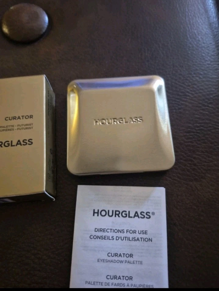 PALETA DE SOMBRAS DE OJOS HOURGLASS CURATOR FUTURISTA Foto 4 de 4