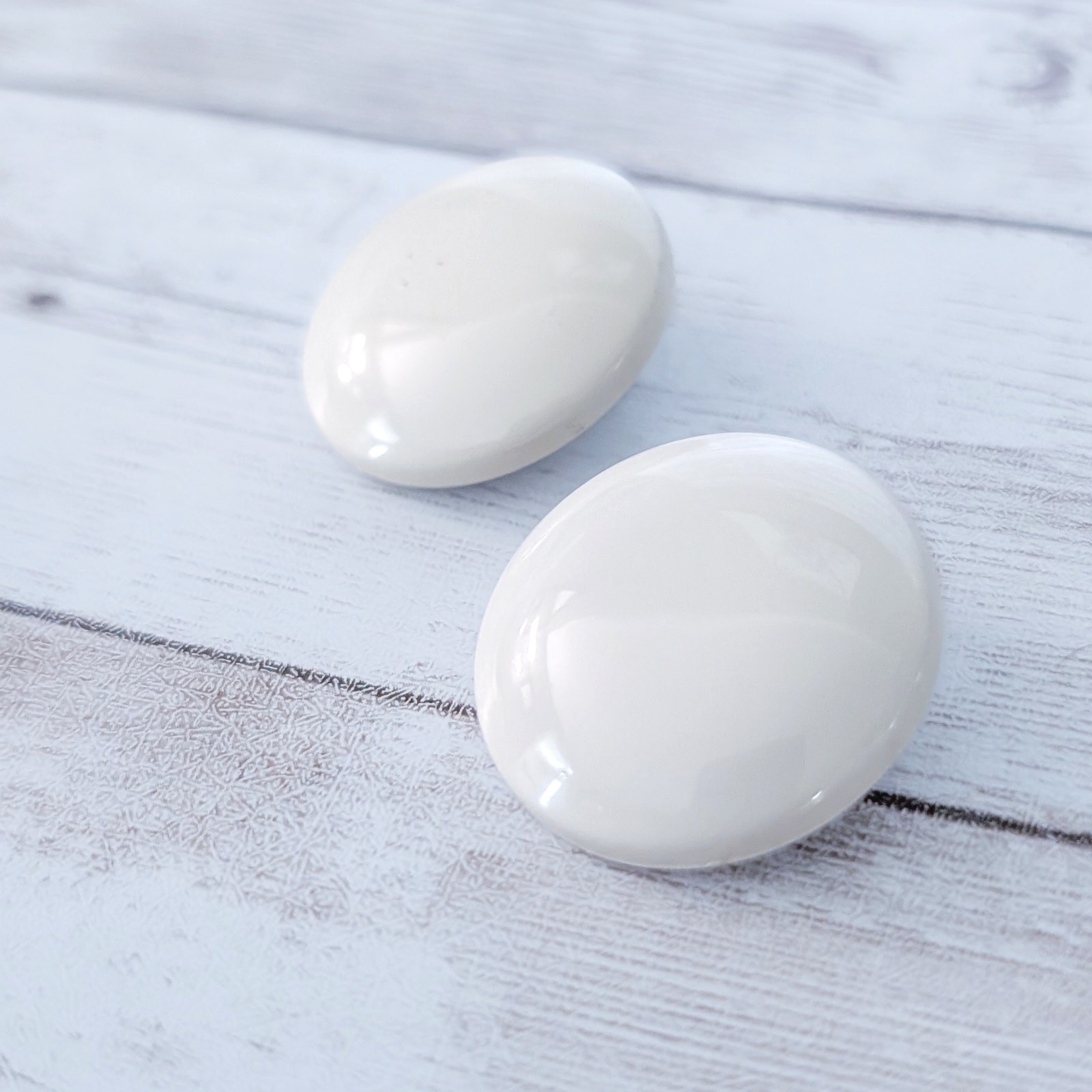 Vintage Clip On Earrings Retro Off White Large Circle Statement thumbnail 2