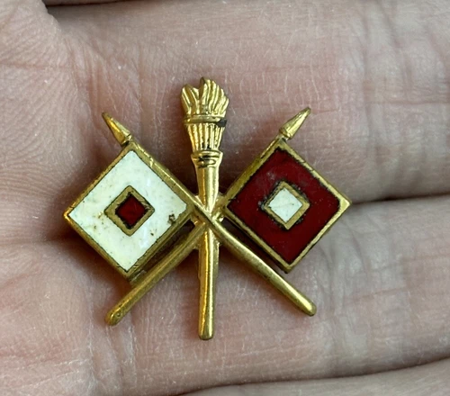 WWII WW2 Era - US Army Signal Corps Military Insignia Pin