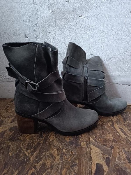 Women Clarks Ankle Boots Grey Suede 40.5