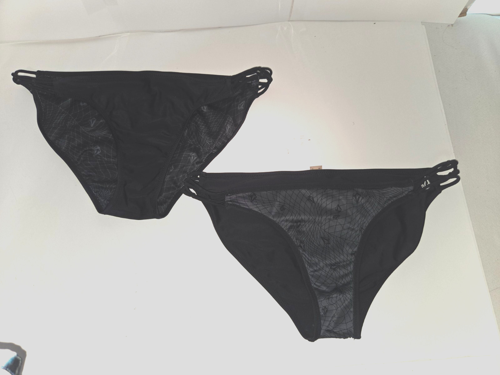 2 Pair Pre Owned Volcom Women's Simply Solid Full… - image 2