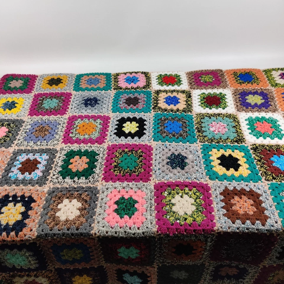 Vintage Häkeldecke Tischdecke Wolle Handarbeit, quadratisch Patchwork 130x130cm - Bild 4 von 4