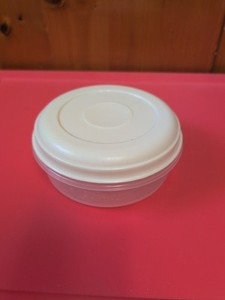 Vintage Rubbermaid Servin Saver #2 Round 1.7 Pt. Food Storage Container