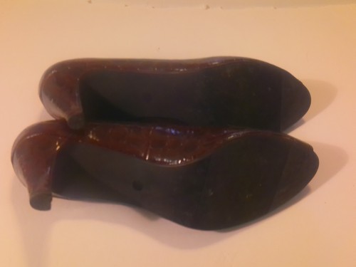 East 5th Peep Toe Heel Slip On Pumps Shoes Women Size 9.5M Croc Print Burgundy - Picture 6 of 6
