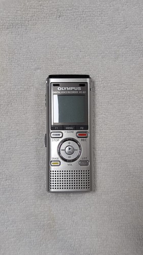 Olympus WS-821 Digital Voice Recorder - 2GB internal flash - Built in USB plug! - Picture 2 of 13