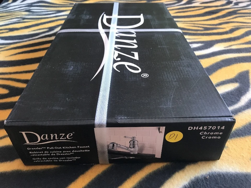 Torneira de cozinha Danze Dressler DH457014 alça única puxável, cromo polido N - Imagem 2 de 4