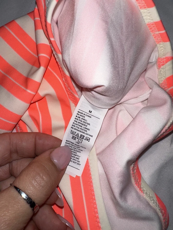 Parte inferior de bikini Old Navy para mujer rosa mediano con rayas blancas tiro alto corte francés Foto 3 de 3