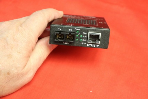 Transition Networks Convertitore multimediale stand-alone RJ45, SC Duplex E-100BTX-FX-05 - Foto 5 di 5