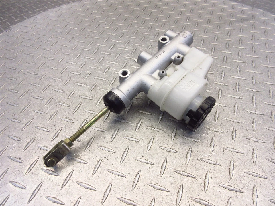 11 12 Polaris Ranger RZR 900 XP 2011 OEM depósito de cilindro maestro de freno Foto 3 de 4