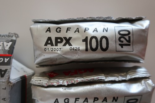 4 Rolls Agfa APX 100 & 400 120 Film – Expired 2005 & 2007 – B&W - Picture 2 of 4