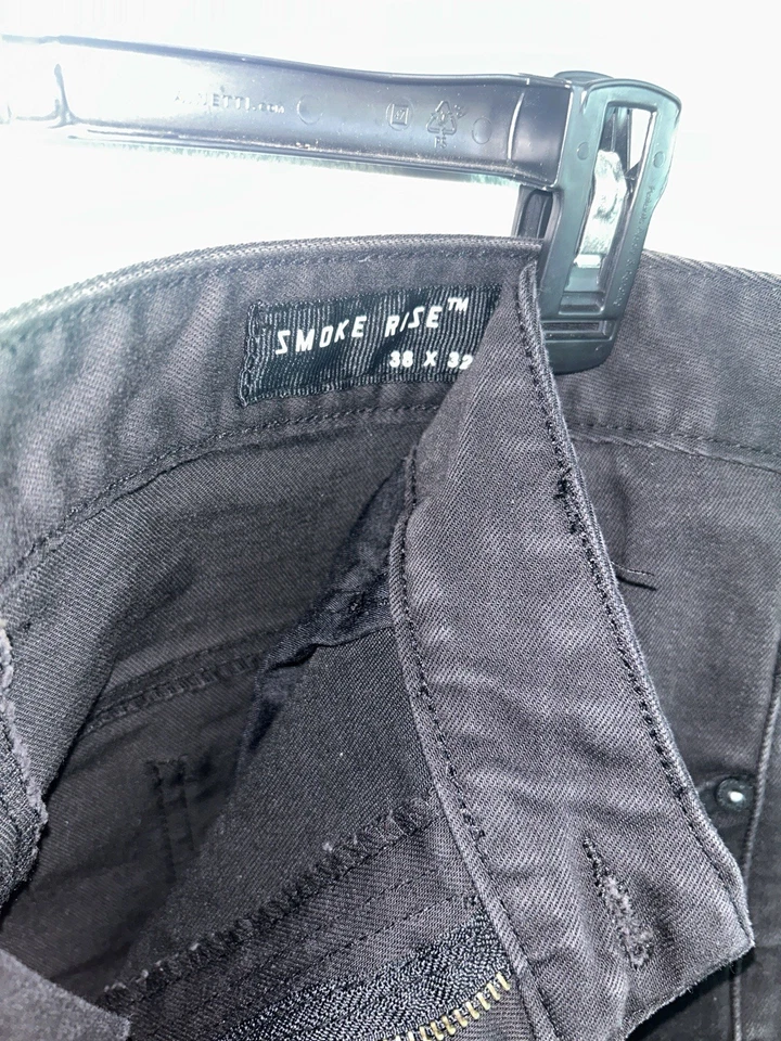 Pantalones de mezclilla cargo negros Smoke Rise para hombre Foto 2 de 4