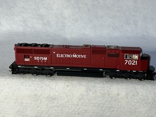 Mighty Athearn Genesis EMD Demonstrator /Lease Unit SD-70M HO Loco DCC Ready - Picture 2 of 20