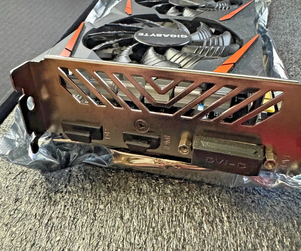 GIGABYTE AMD Radeon RX 460 4GB GDDR5 Graphics Card GV-RX460WF2OC4GD - Image 4 of 4