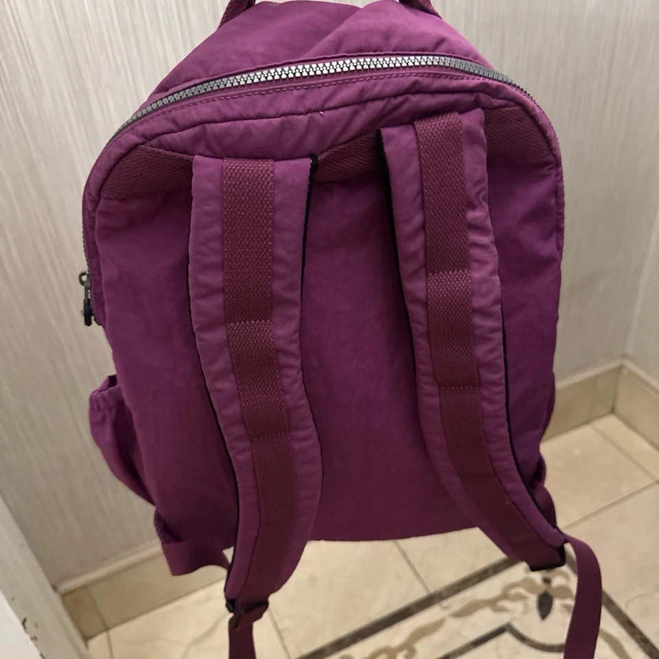 Mochila Kipling Grande En Púrpura Excelente Estado Mínimos Signos de Desgaste Ver Fotos Foto 2 de 4