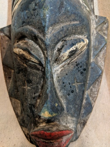 Small Mask with Bright Red Lips — Authentic Carved African Wood Art - Picture 2 of 5