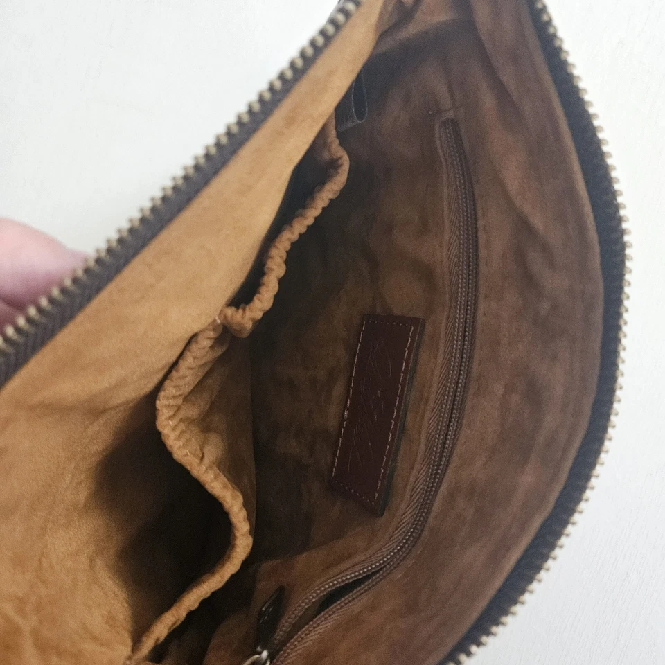 Bolso sin asas Patricia Nash cuero tostado perforado Cassini talla 9" x 6" Foto 4 de 4