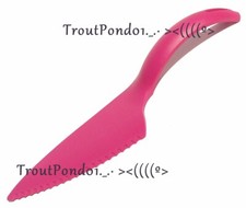 Tupperware Cut N Serve Pastry Server Cake or Pie Wedge Slicer Fuchsia Pink