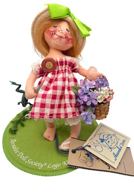 Annalee Doll Society LITTLE MAE FLOWERS Logo Kid Doll Society Pin 96-97