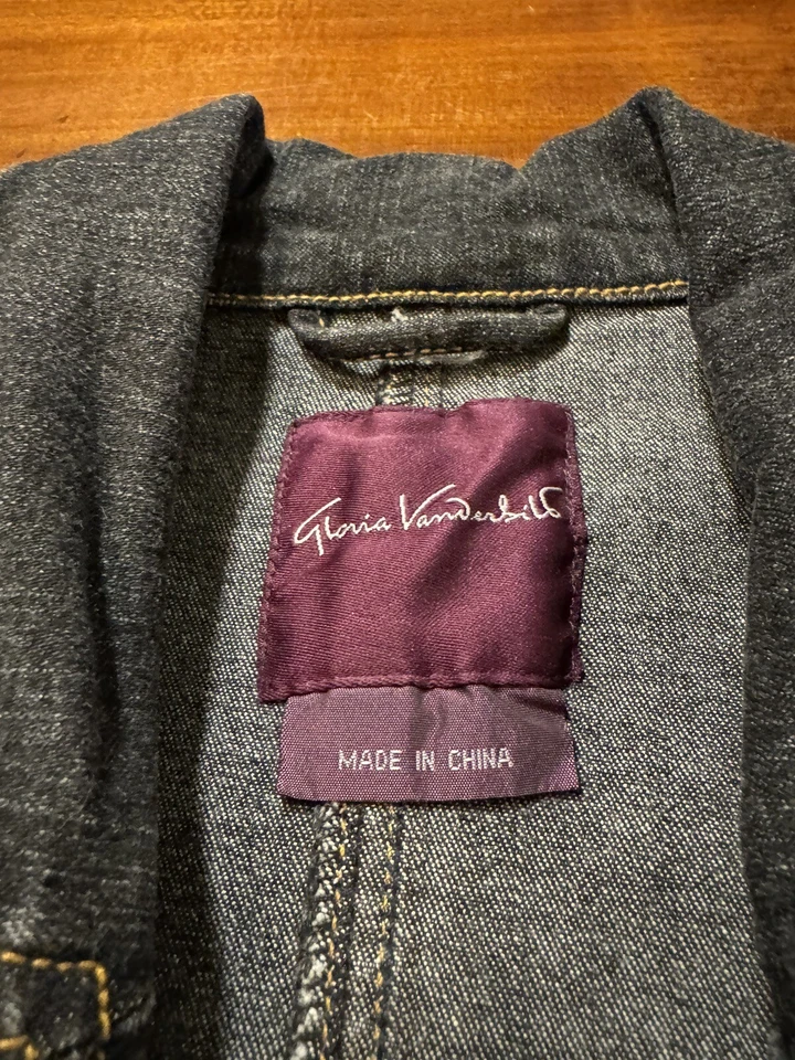 Chaqueta vaquera Gloria Vanderbilt negra de 2 botones para mujer con bolsillos talla pequeña Foto 4 de 4