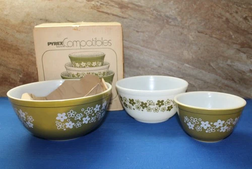 Vintage Pyrex Spring Blossom 3-Pc. Nesting Bowl Set New in Box 300-1 NIB