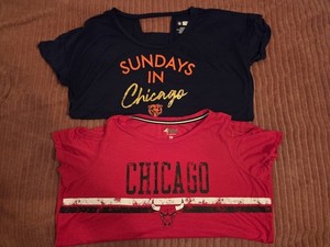 2 Pre-Owned Women's Chicago Sports T-Shirts Chicago Bears Black Hawks 2X XXL