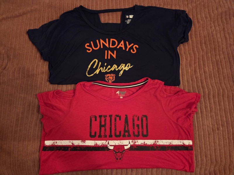 2 Pre-Owned Women's Chicago Sports T-Shirts Chicago Bears Black Hawks 2X XXL