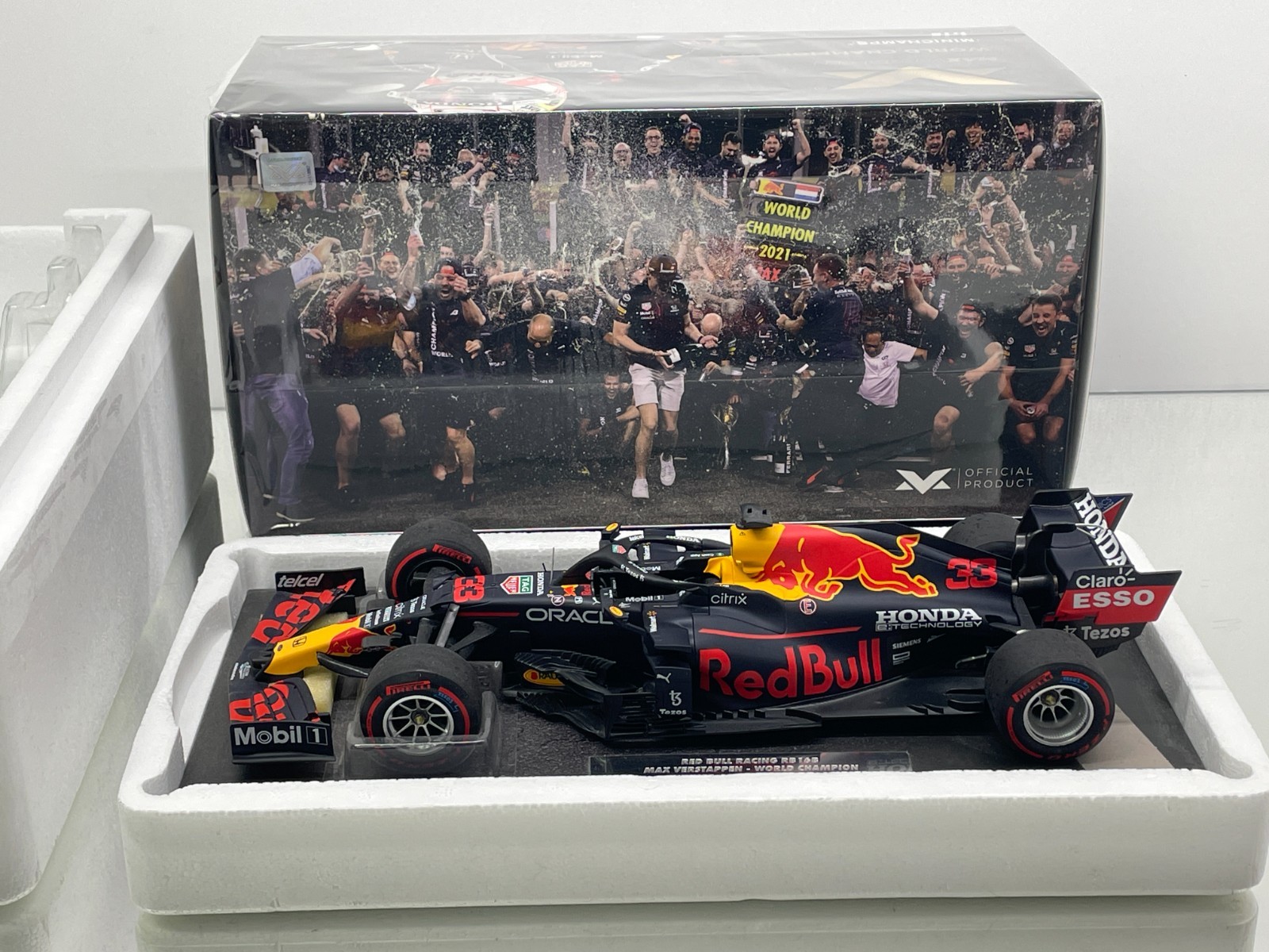 MINICHAMPS RED BULL RB16B F1 WORLD CHAMP. 2021 + VERSTAPPEN FIGURE-1:18- GOOD IB