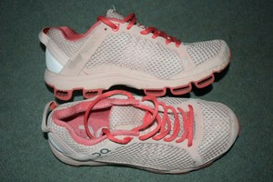 on cloud ladies trainers