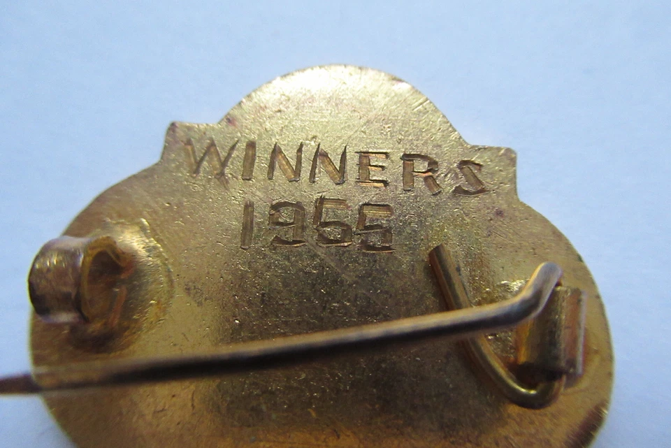 OLD RARE SALISBURY & DISTRICT BOWLING LEAGUE ENAMEL BADGE WINNER 1955 - Image 4 of 4