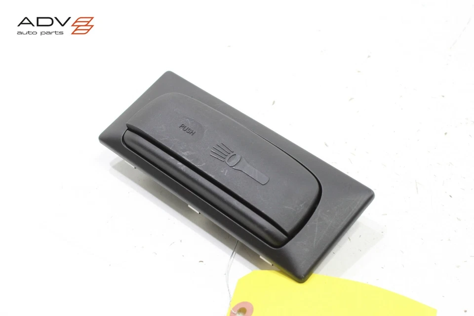 2011 - 2017 年 JEEP GRAND CHEROKEE 后盖顶读灯原始设备制造商 — 第 2/4 张图片