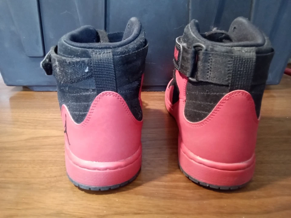 Nike Jordan KO 23 Talla 11 (AR4493-006) Hombre Negro/Gimnasio Rojo-Negro Foto 3 de 4