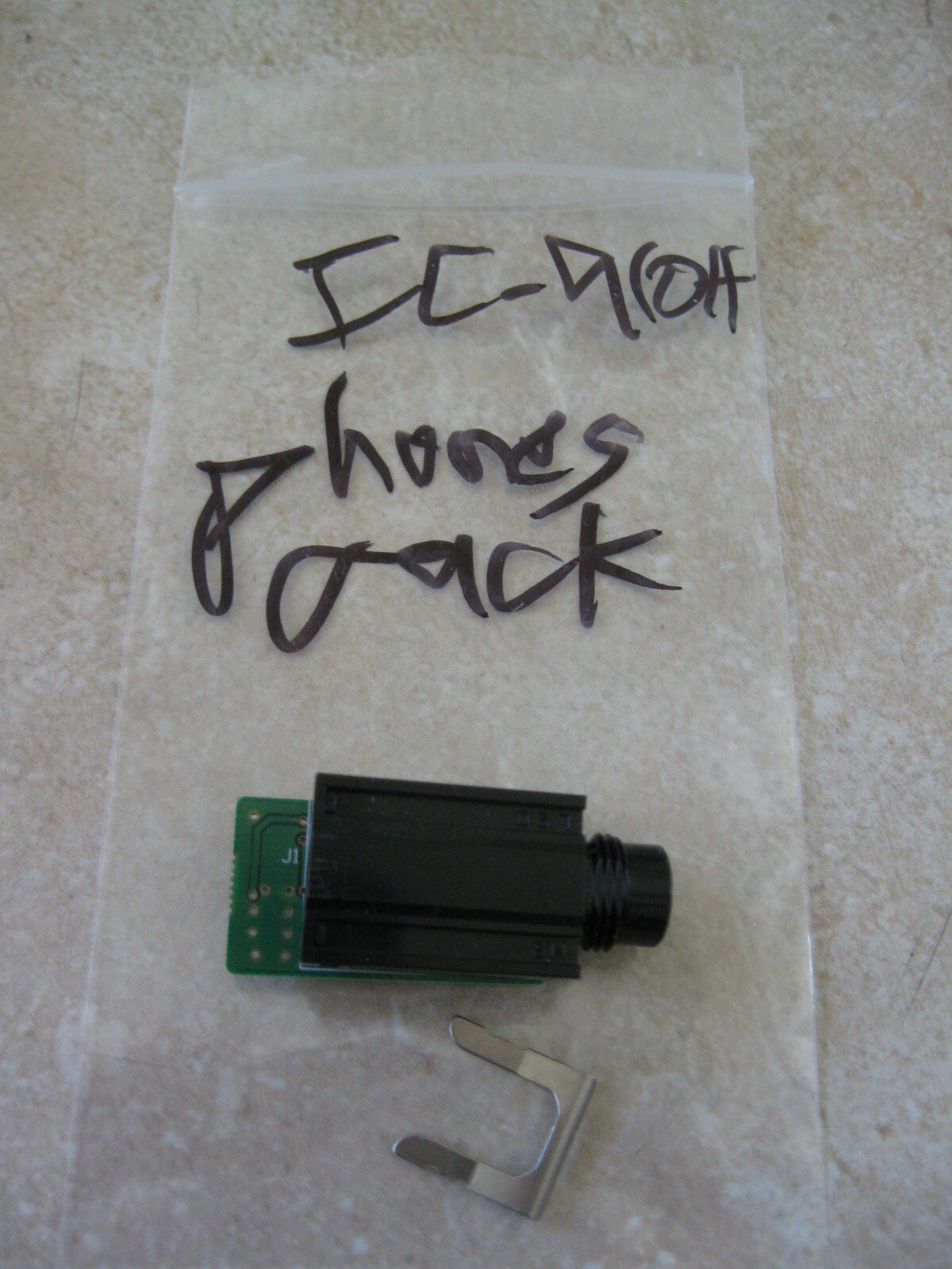 Icom IC-910H front panel PHONES jack  in Excellent shape