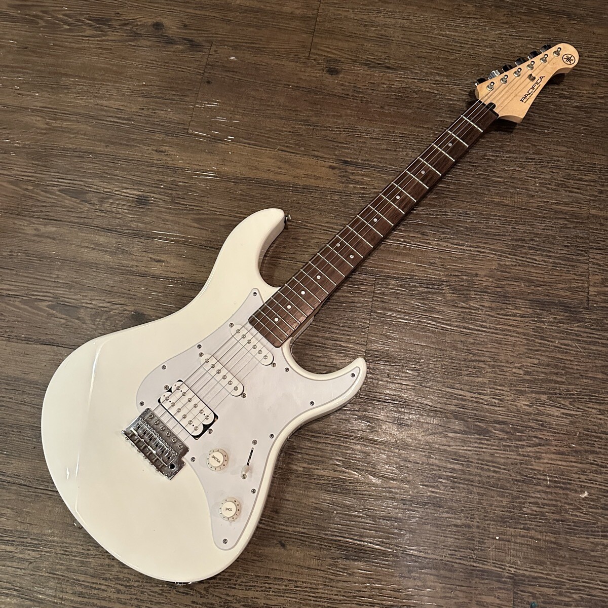 Electric Guitar Yamaha Pacifica PAC-012 White Made in Electric Guitar Yamaha Pacifica PAC-012 White Made in