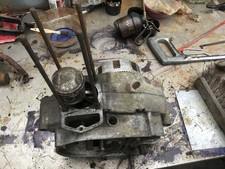 HONDA CB125JE ENGINE BOTTOM HALF WITH CLUTCH AND GEARBOX TURNS FREELY.
