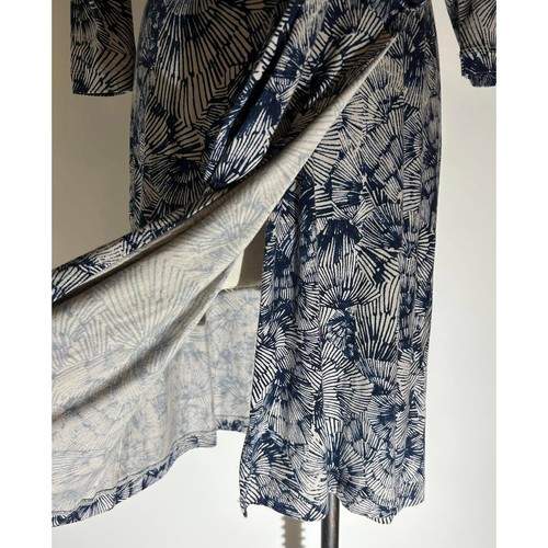 BANANA REPUBLIC Blue Print V-Neck 3/4 Sleeve Belted Rayon Blend Dress Womens S - Picture 4 of 8