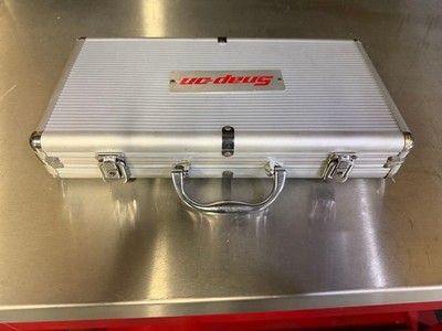Snap-on スナップオン ポーカー チップセット Snap-on Poker Chips 100 pcs Set Plastic Casino Chips Case Included