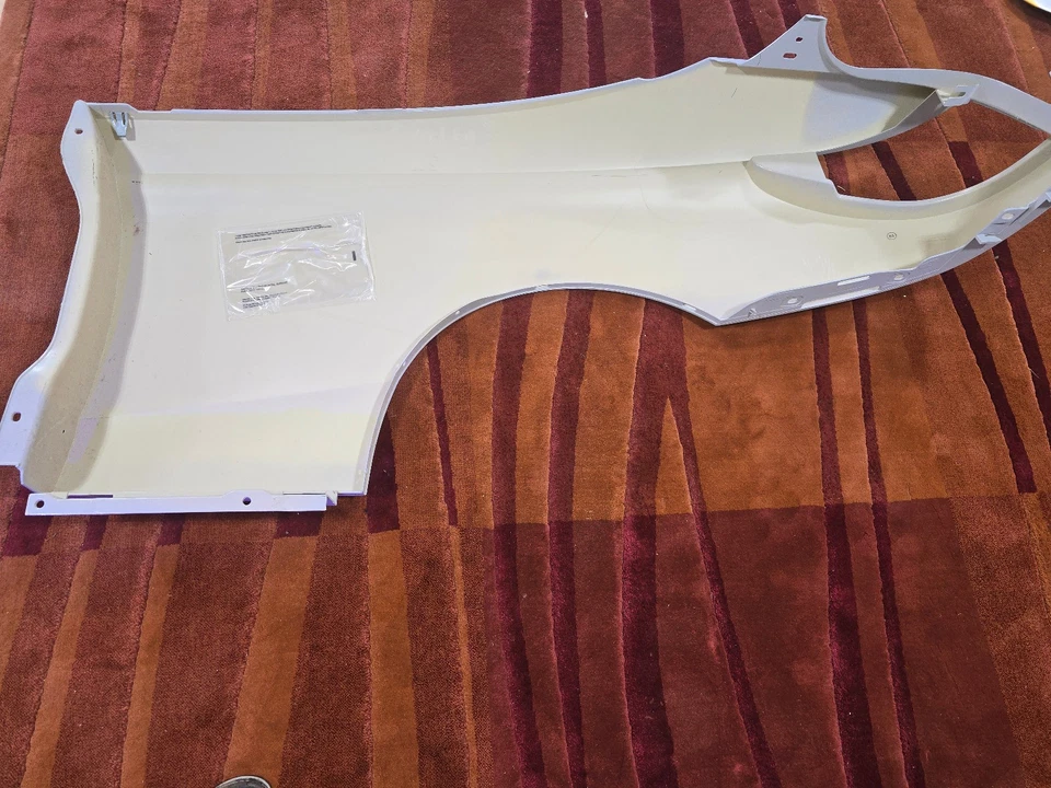 Guardabarros trasero derecho original GM Saturn SC2 Foto 2 de 3