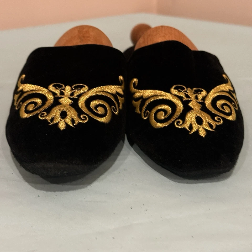 Raras pantuflas de mula de terciopelo de lujo Oleg Cassini negras y doradas bordadas gamuza talla 9 Foto 3 de 4