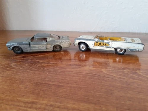 2 Vintage Ford Corgi Cars Mustang & Thunderbird spares/restoration