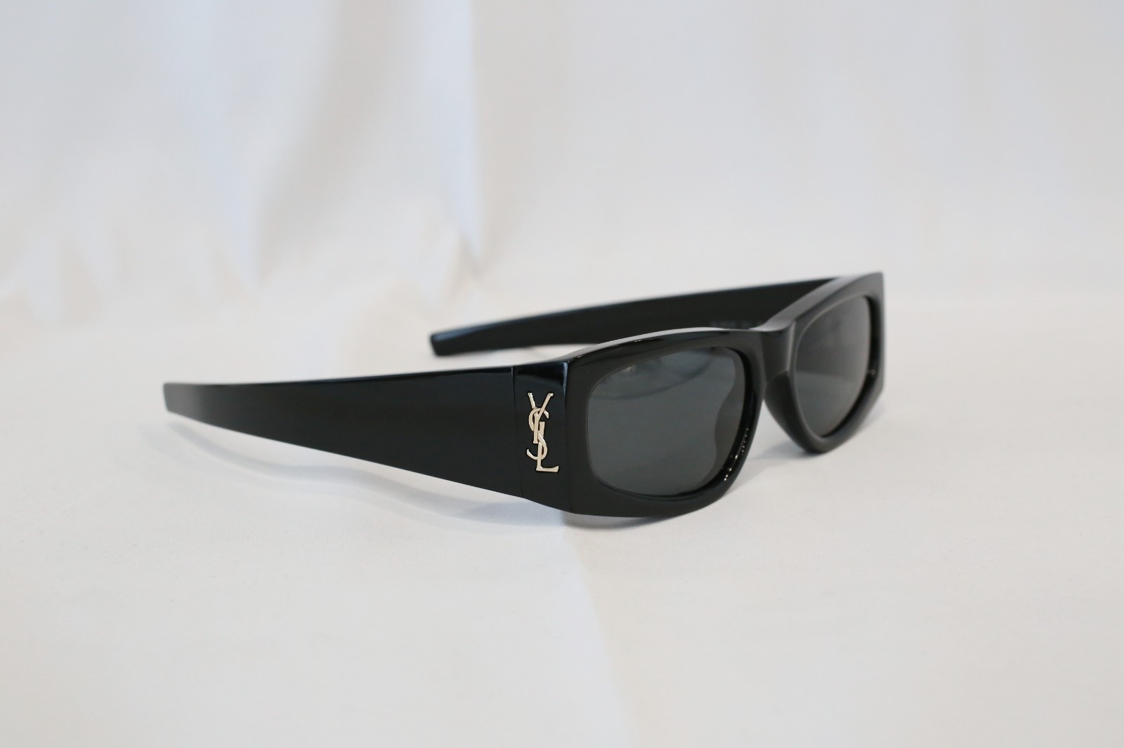 Occhiali da sole YSL Yves Saint Laurent M140 001 neri rettangolari 56 18 130