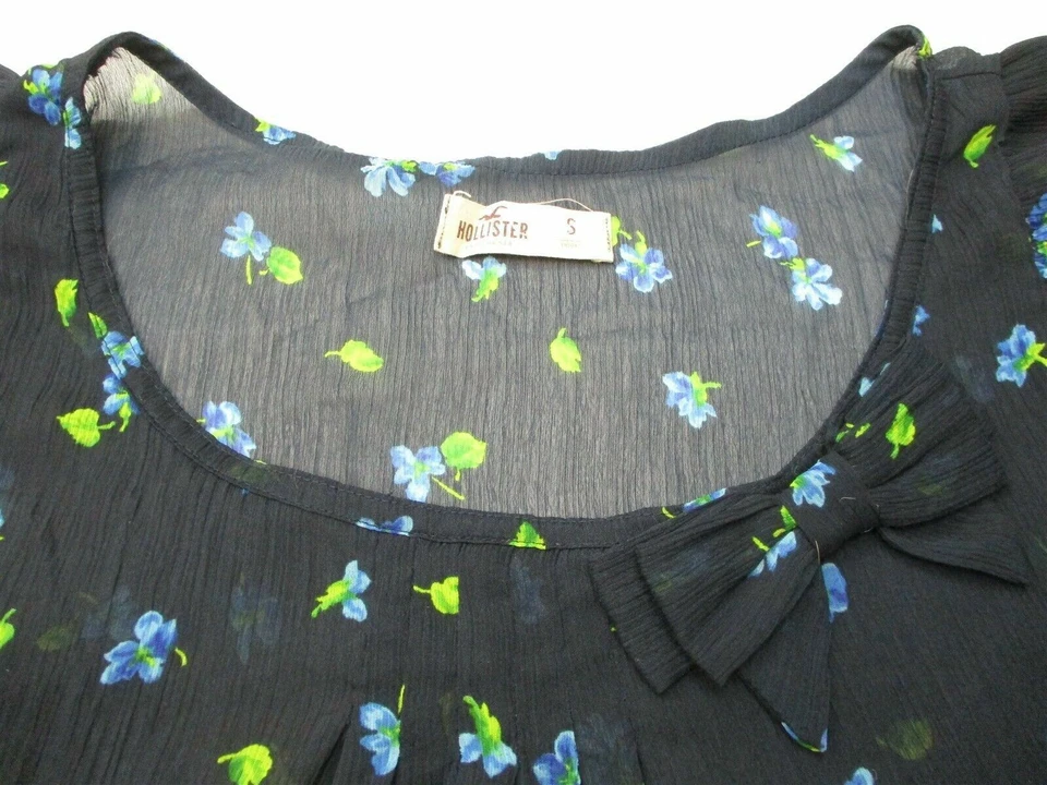 Blusa Top HOLLISTER Juvenil Niña Talla S Detalle de Lazo Cuello Redondo Azul Marino Floral Foto 3 de 4