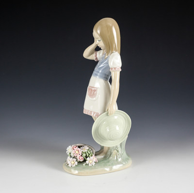 リヤドロ　「花を摘んだ後」（Dropping the Flowers）1285 Lladro Porcelain Figurine Dropping the Flowers 1285, Glossy finish
