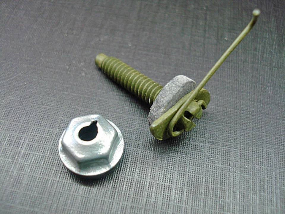 100 piezas NOS Puerta Guardabarros Cuarto Capucha Cinturón Lateral Moldura Clips Sellador para Plymouth Foto 2 de 4