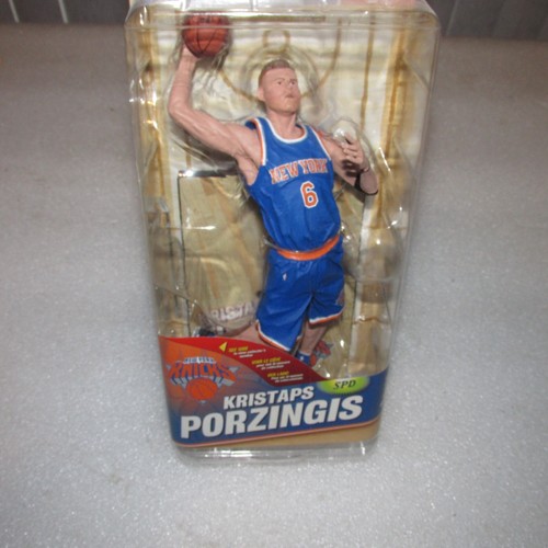 McFarlane 2016 Kristaps Porzingis New York Knicks series 29 (rookie piece ) - Picture 4 of 6
