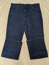Men's Wrangler Regular Fit Bootcut Leg Medium Wash Jeans Measures 39x33.5